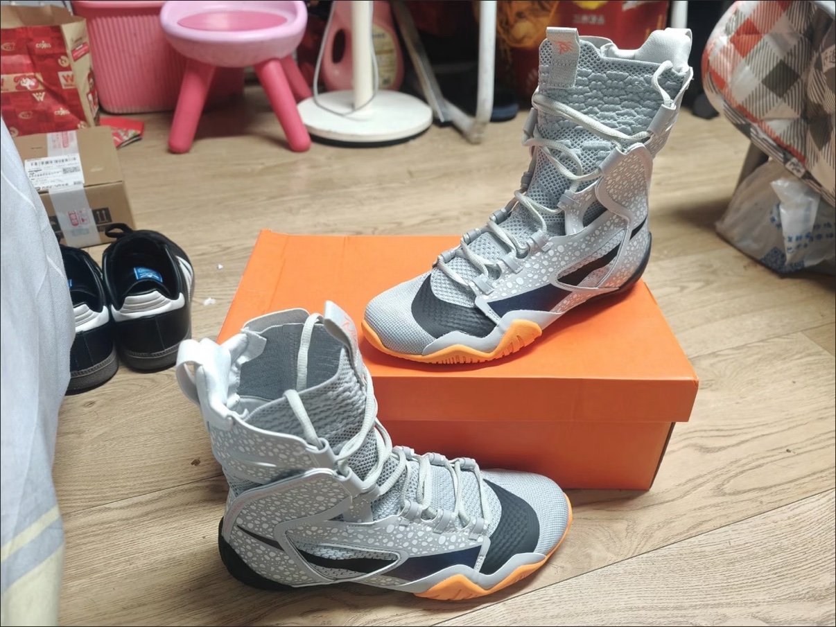 Buyer photo: grey Nike HyperKO 2 shoes on the shoe box
