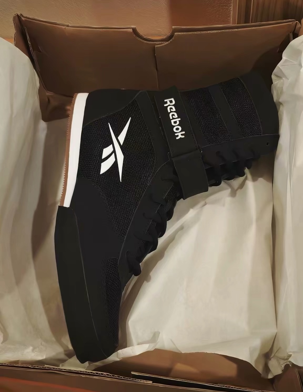 Buyer photo: black Reebok boxing boot in the box